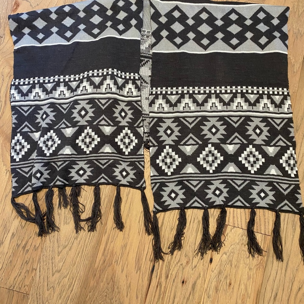 Grey Scale Aztec Print Cape
